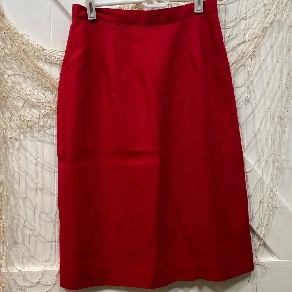 Red lined skirt - Picture 1 of 3